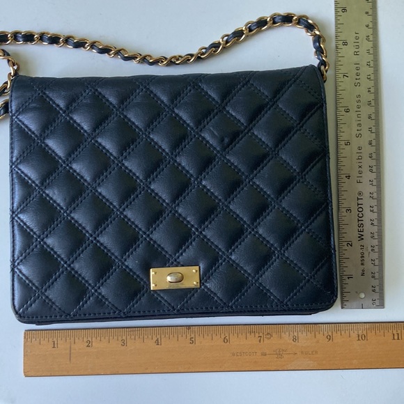 Vintage Black Quilted Bag with Gold Chain - Picture 5 of 8